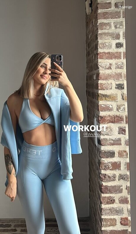 Doreen Petrova pretty star img