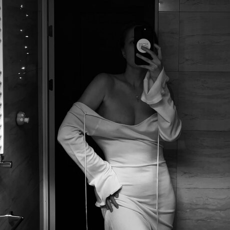 Yapishukino sex model image