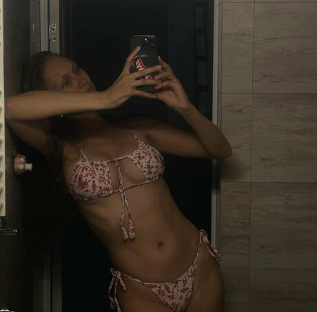 Yapishukino adult model galleries