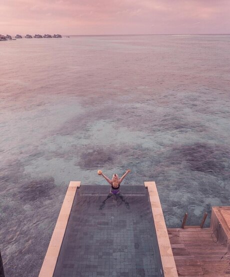 KellyMissesvlog model top photo