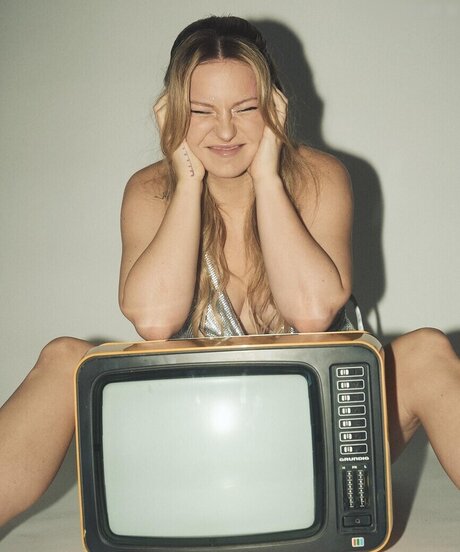 KellyMissesvlog pretty model picture