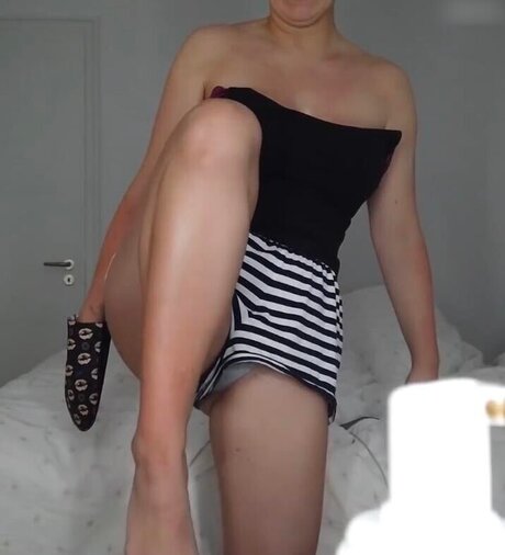 KellyMissesvlog model pornographic picture