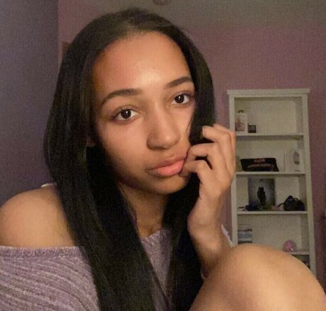 Ari Leigh Brown nude actress images