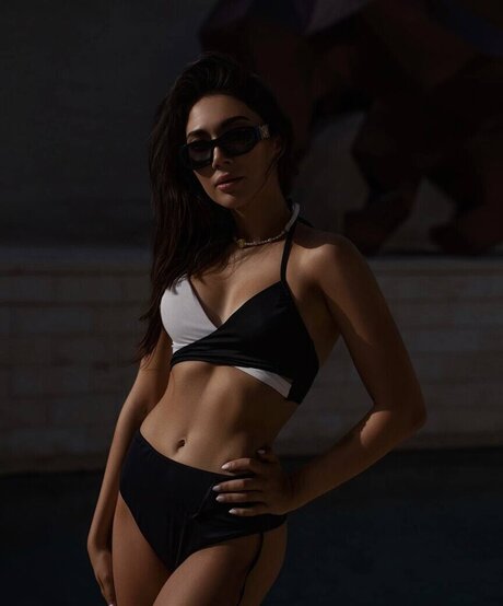 Ekatze007 model top photo