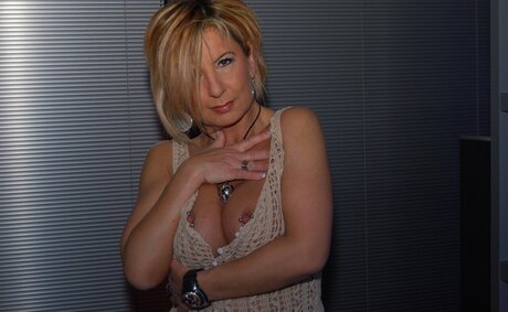 tattooed redhead onlyfans erotic pic