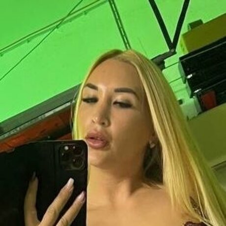 female popular onlyfans exclusive photo