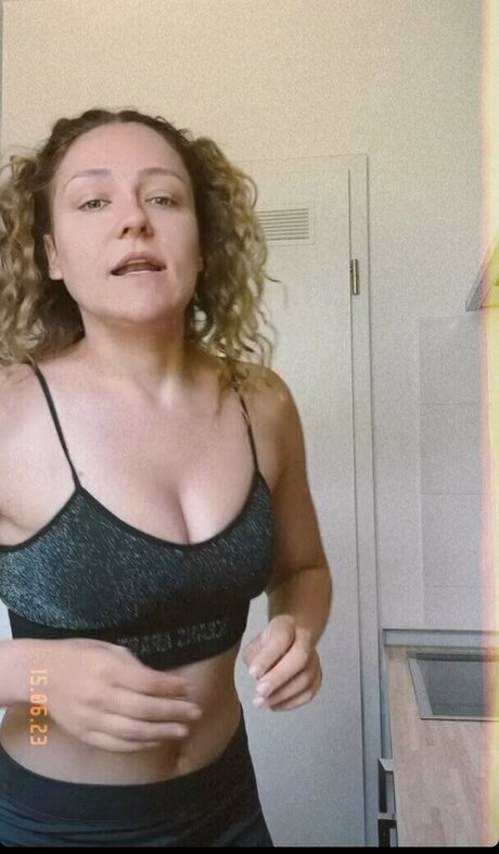 Regina Hixt model best image