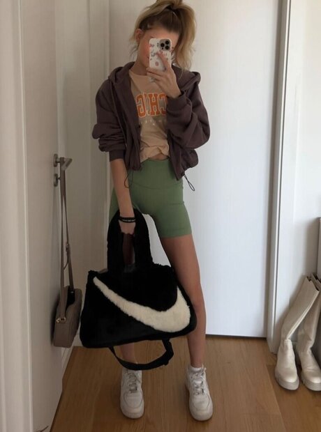 milf glasses onlyfans hot nude pic