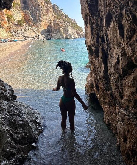 Chevelly pretty pornstar pics