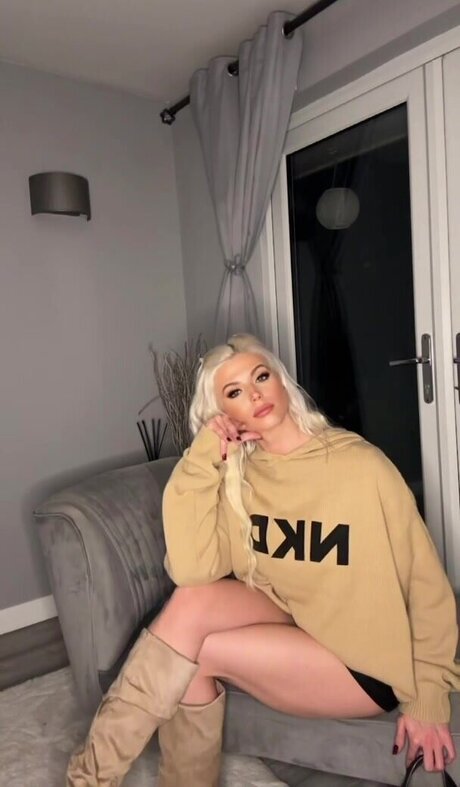 Danielle Harold sex model gallery