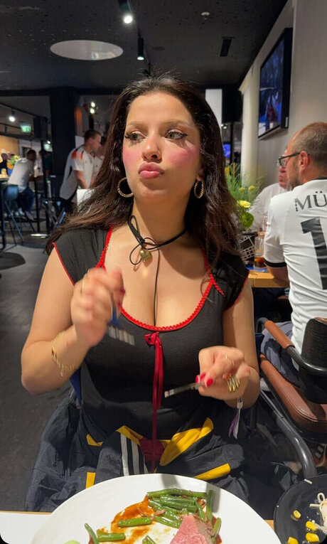 Emily Furz star adult photos