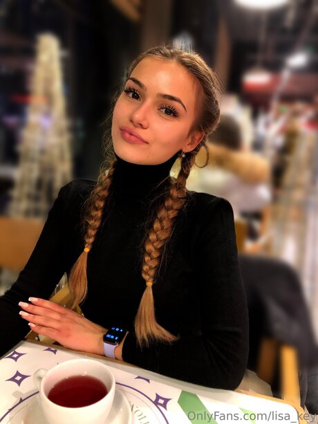 Lisa Key art model pic