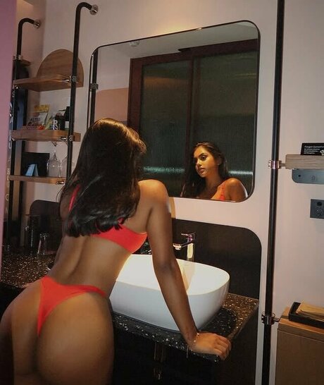 Shaniya Nisha model perfect images