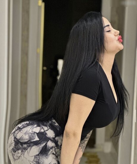 Melek Azad model nude images