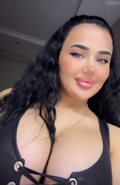 Melek Azad pretty actress picture