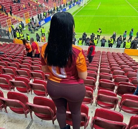 Melek Azad art model photo