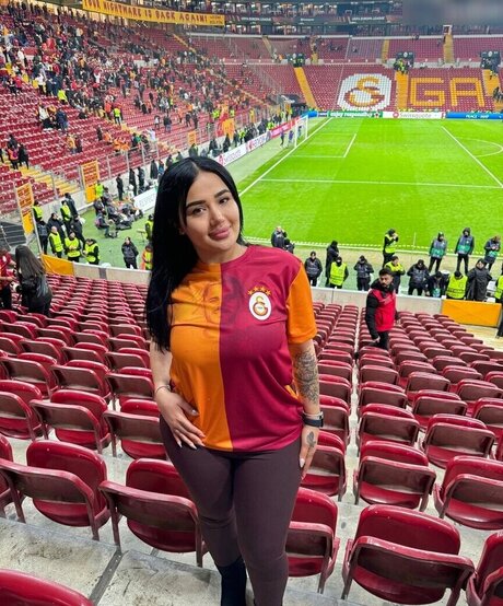 Melek Azad pornstar sex photo