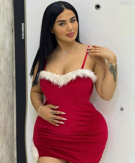 Melek Azad model nude img