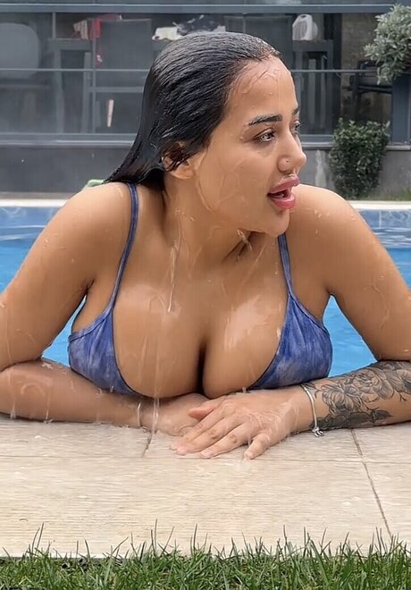 Melek Azad pornstar img
