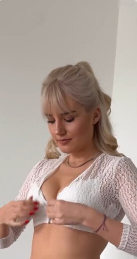 Laura Block naked star image