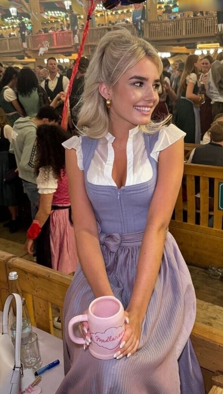 Laura Block model nude picture