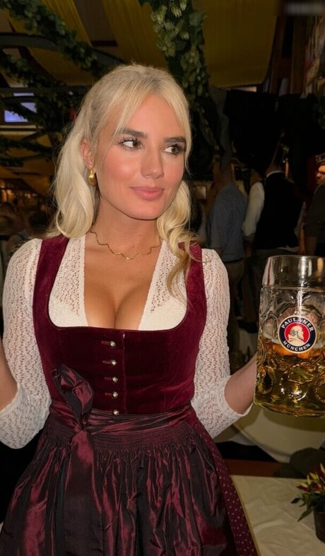 latina shemale onlyfans free naked pic