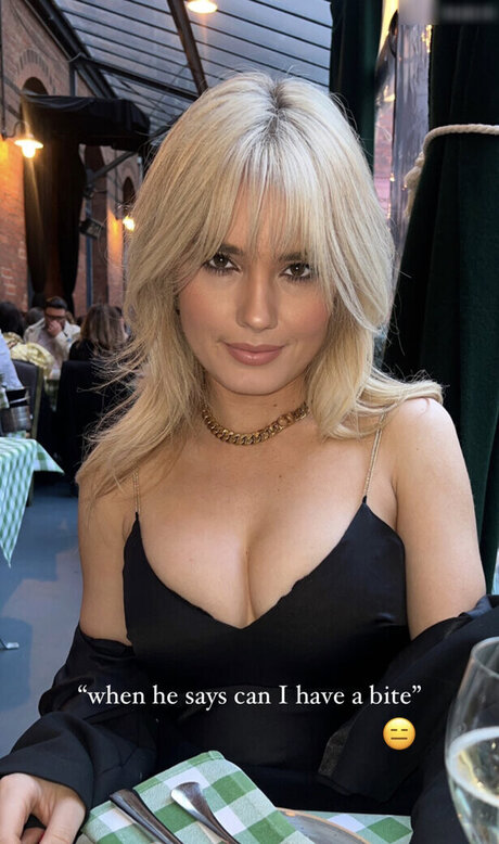 female influencer onlyfans hot naked photo