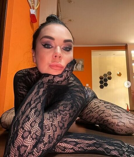 Oliviagoold Content erotic actress photo