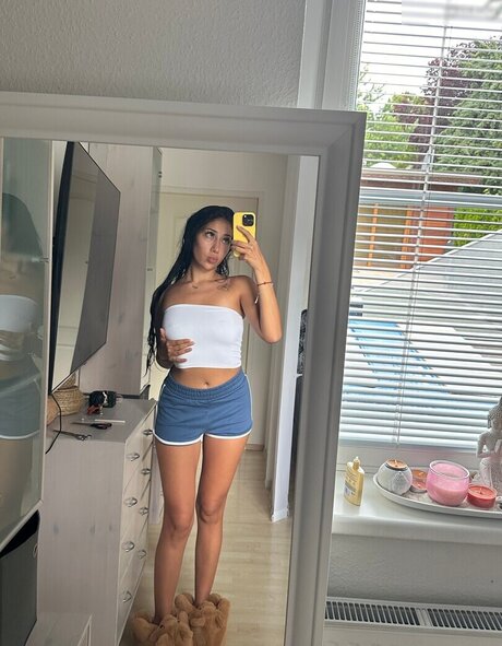 Tr yaz model naked galleries