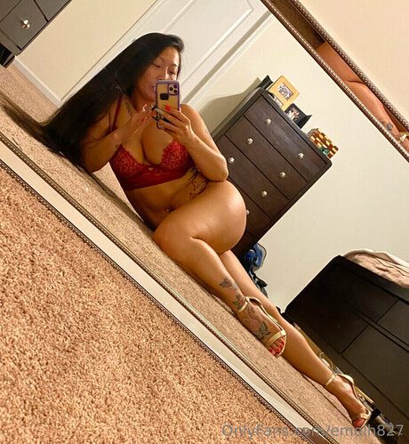 Emelh827 model adult galleries