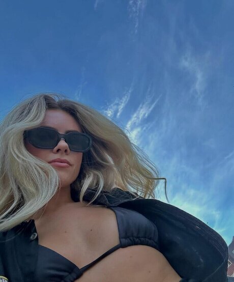 Peyton Cole star sexy pics