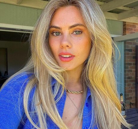 Peyton Cole nudes star pictures