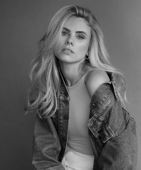 Peyton Cole exclusive model pic