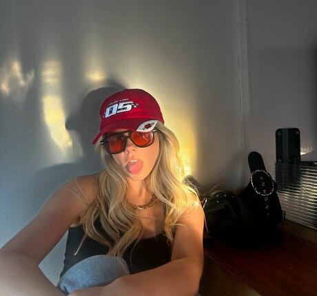 Peyton Cole pornstar sex image