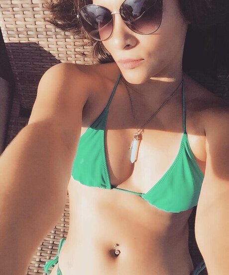 Alisa Reyes erotic actress pictures