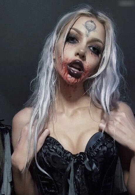 Luci Senior hot actress picture