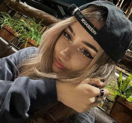 fat girls onlyfans erotic image