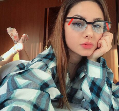 zeybik hot model pic