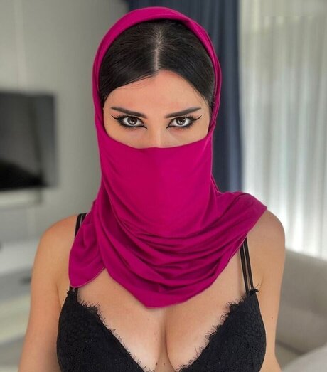 Malena DeRose hot actress image