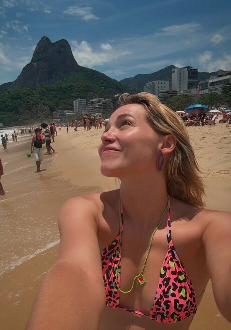 Leticia Colin star high quality pictures