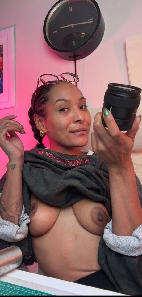 Leo London star beautiful pic