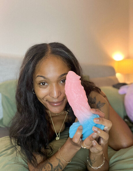 Leo London free actress photos