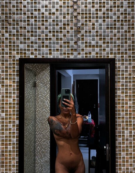 Leo London star pornographic img