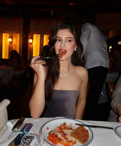 Sinem Melek Co kun nudes pornstar image