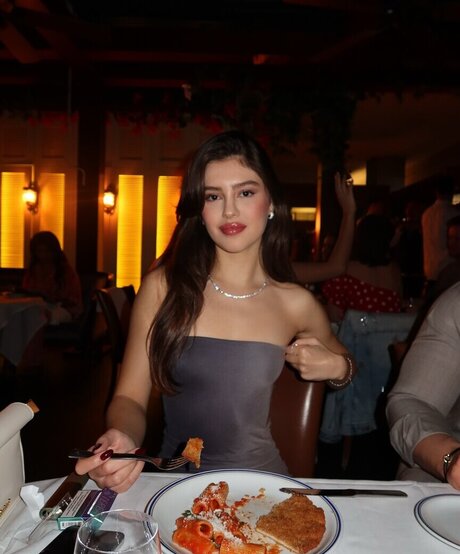 Sinem Melek Co kun pornstar art galleries