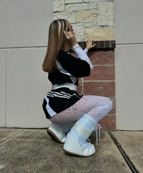 des suzanne exclusive model pic