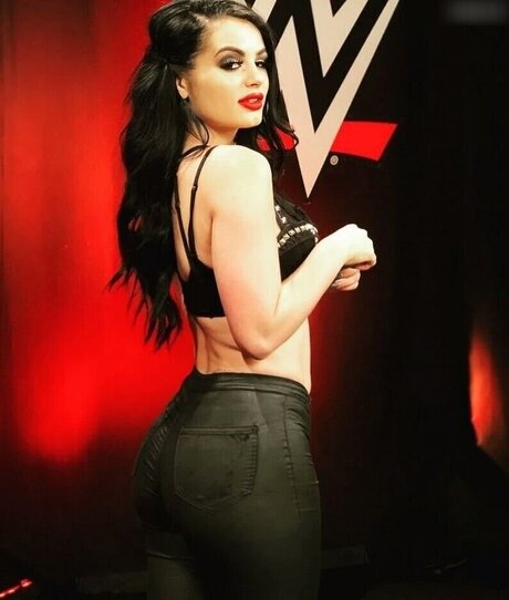 Saraya Jade Bevis xxx pornstar img