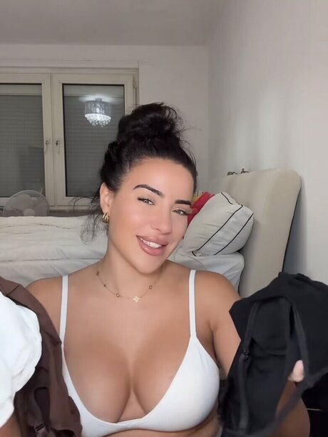 Leyla Lahouar pornographic star photo