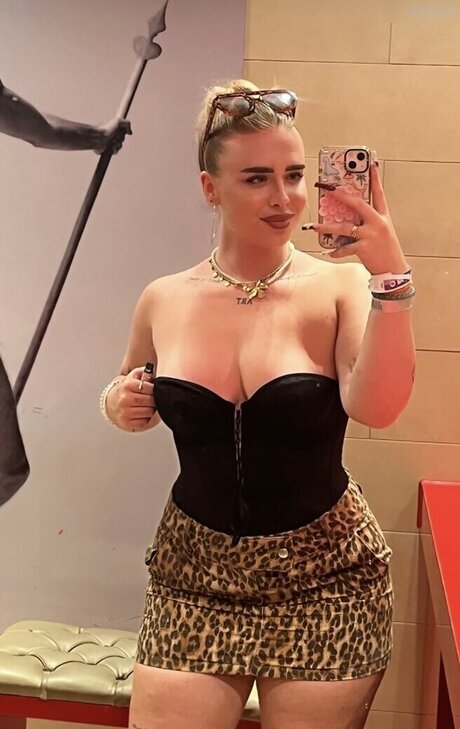 hottest young onlyfans art naked galleries