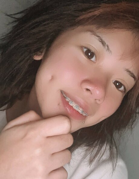 zems3lling naked model picture